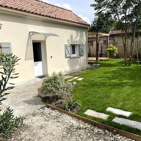 Petite Maison Avec Jardin Au Calme Флуарак Экстерьер фото